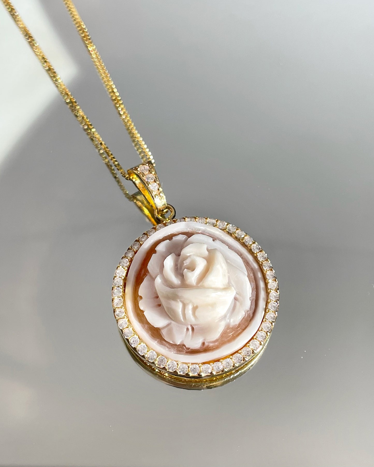 ROSE BLANCHE, CAMEO NECKLACE