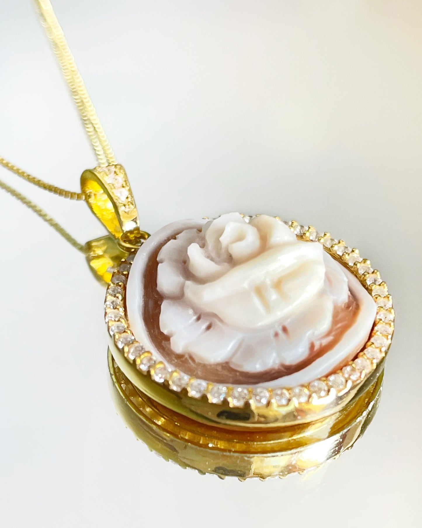 ROSE BLANCHE, CAMEO NECKLACE