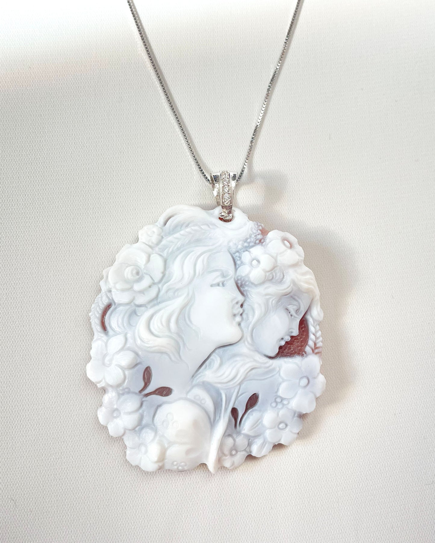 CAMEO NECKLACE ONE FACE