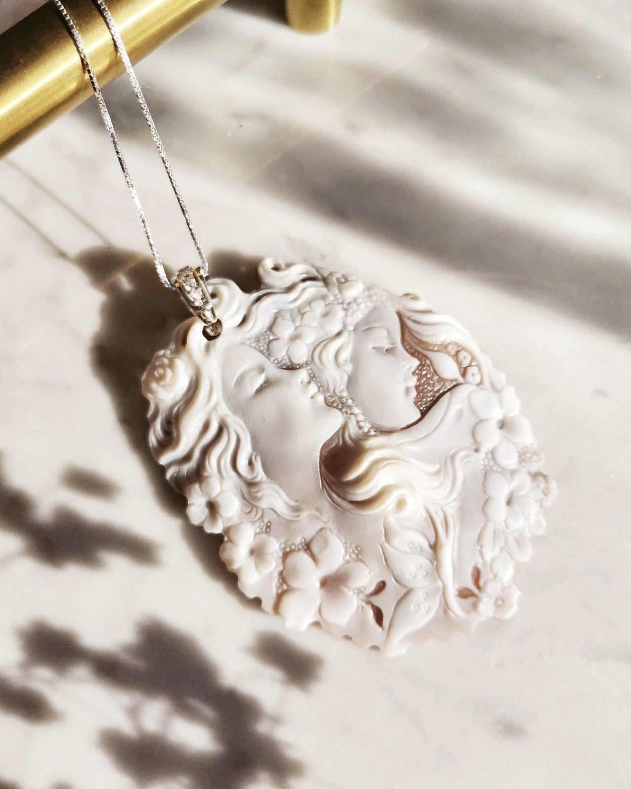 CAMEO NECKLACE ONE FACE