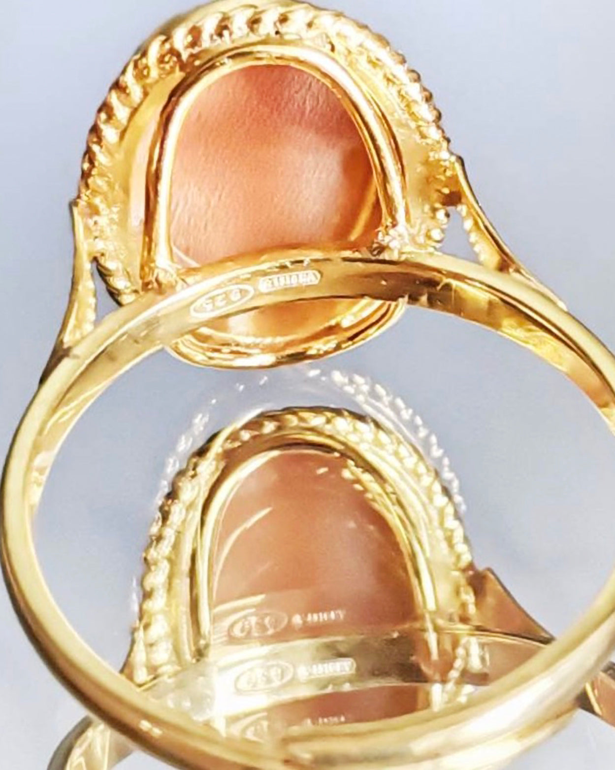 CLASSIC CAMEO RING - GOLD