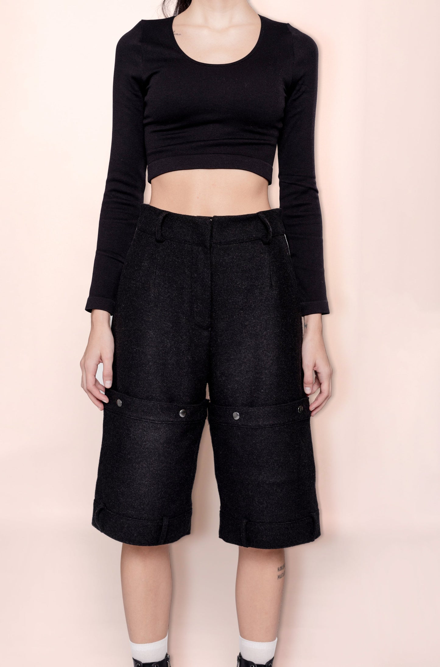 WOOLEN NOIR TELESCOPE SHORTS